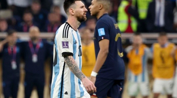 Lionel Messi of Argentina, Kylian Mbappe of France during the penalty shootout of the FIFA World Cup 2022, Final football match between Argentina and France on December 18, 2022 at Lusail Stadium in Al Daayen, Qatar - Photo Jean Catuffe / DPPI AFP7 18-JEAN CATUFFE / DPPI / AFP7 / Europa Press;2022;ARGENTINA;ARGENTINE;COUPE;cup;FIFA;FINAL;FINALE;FOOT;football;France;MONDE;mondial;Soccer;Sport;WORLD;FOOTBALL - WORLD CUP 2022 - FINAL - ARGENTINA v FRANCE;