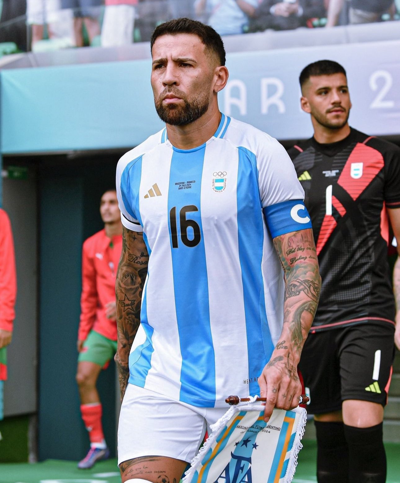Peleó fuerte con Otamendi en la Selección y ahora será compañero suyo en Benfica