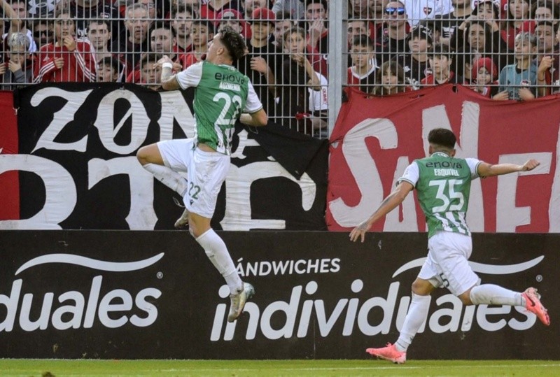 Rodrigo Auzmendi clavó un golazo para la apertura del marcador a favor de Banfield. Rodrigo Auzmendi clavó un golazo para la apertura del marcador a favor de Banfield.
