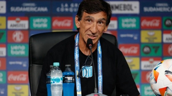 La queja de Costas tras la caída de Racing frente a Peñarol: 