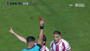 Fragapane metió una dura patada que le hizo recibir la doble amarilla y dejó a Unión con 10 ante Tigre.