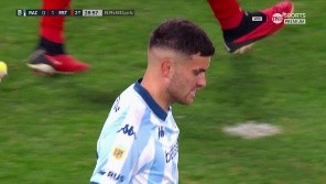 El refuerzo remató por arriba del travesaño