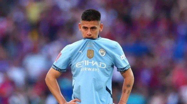 El Diablito Echeverri podría irse de Manchester City a un inesperado equipo