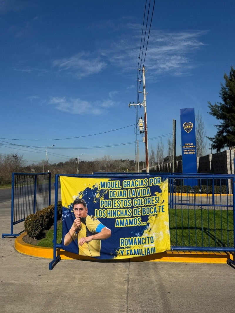 La bandera que los hinchas de Boca le dedicaron a Merentiel La bandera que los hinchas de Boca le dedicaron a Merentiel