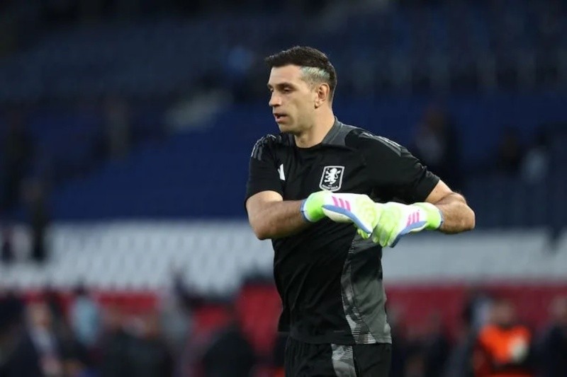 Por qué Dibu Martínez no jugó en Aston Villa vs. Newcastle 