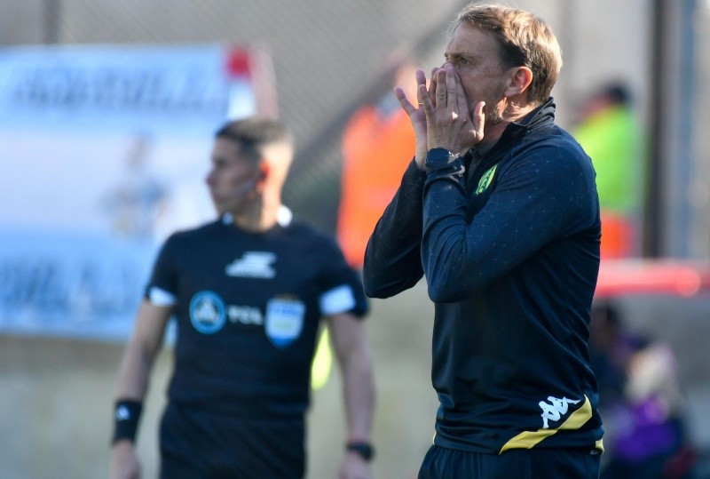 Charlier, DT de Aldosivi, tajante sobre el polémico gol de Barracas Central 