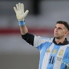 Sorpresa para Scaloni: futuro confirmado para Dibu Martínez