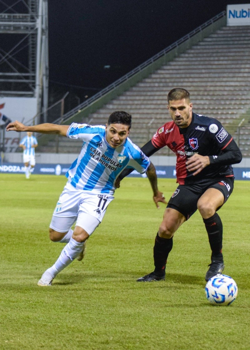 Newell's venció 3-2 a Atl. Tucumán en un partidazo por Octavos de la Copa Argentina Newell's venció 3-2 a Atl. Tucumán en un partidazo por Octavos de la Copa Argentina
