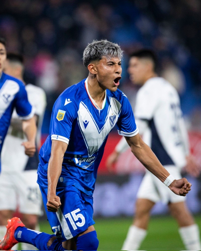 En un duelo con tres penales, Vélez derrotó a Independiente y lo hundió más En un duelo con tres penales, Vélez derrotó a Independiente y lo hundió más
