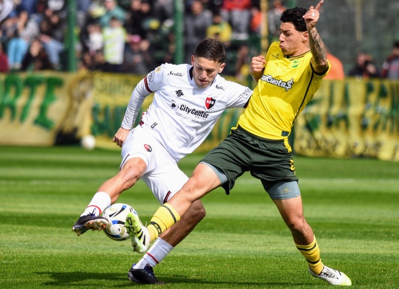 Defensa y Justicia recibió a Newell's en Florencio Varela