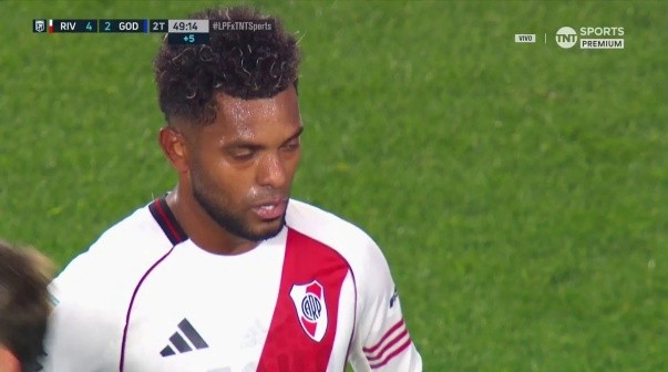 El gesto de Borja a los hinchas de River en medio del partido vs. Godoy Cruz