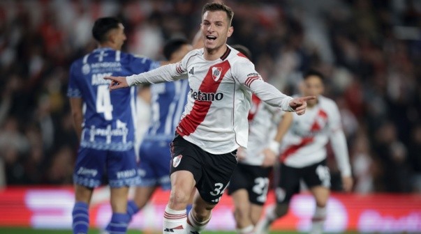 River se hizo fuerte de local contra Godoy Cruz y se trepó a lo más alto