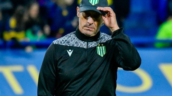 La calentura de Troglio con el árbitro y su expulsión en Banfield vs Boca: 