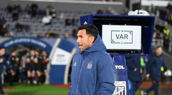 El padre de un ex Boca fulminó a Tevez: 