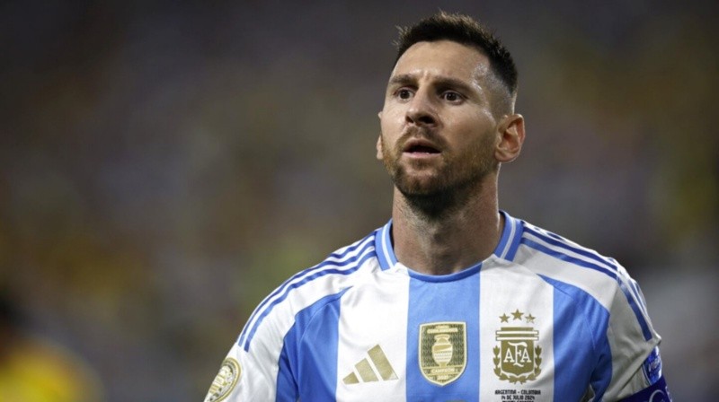 “Con Messi charlamos de todo, me dijo: 'Mirá Riestra, como complica los partidos'” “Con Messi charlamos de todo, me dijo: 'Mirá Riestra, como complica los partidos'”