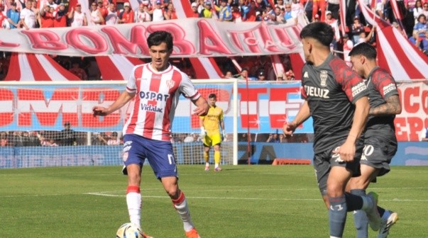Unión y Huracán jugaron un partido polémico en Santa Fe