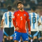Futbol, Chile vs Argentina.
Eliminatorias al mundial de la Fifa 2026.
El jugador de la seleccion chilena Felipe Loyola se lamenta tras un gol de Argentina durante un partido clasificatorio al mundial de 2026 disputado en el estadio Nacional de Santiago, Chile.
05/06/2025
Andres Pina/Photosport
Football, Chile vs Argentina.
2026 FIfa World Cup qualifiers.
Chile’s player Felipe Loyola reacts after a Argentina’s goal during a 2026 Fifa World Cup qualifier match at the National stadium in Santiago, Chile.
05/06/2025
Andres Pina/Photosport