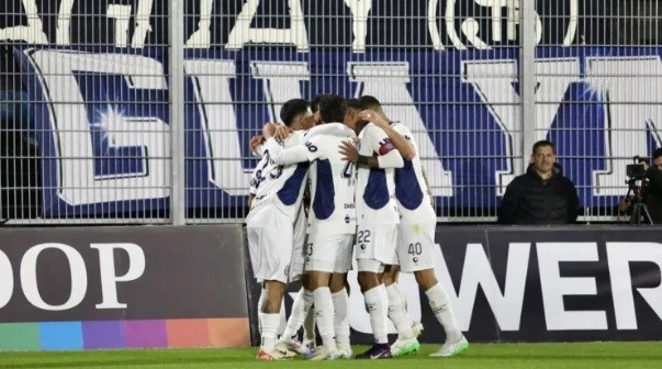 Independiente Rivadavia es el primer semifinalista de la Copa Argentina