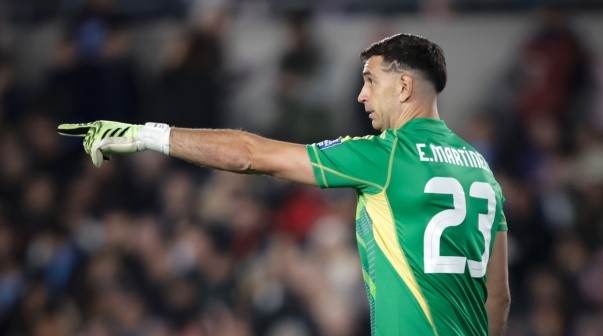 Dibu Martínez sorprendió al elegir el mejor arquero de la historia del fútbol argentino