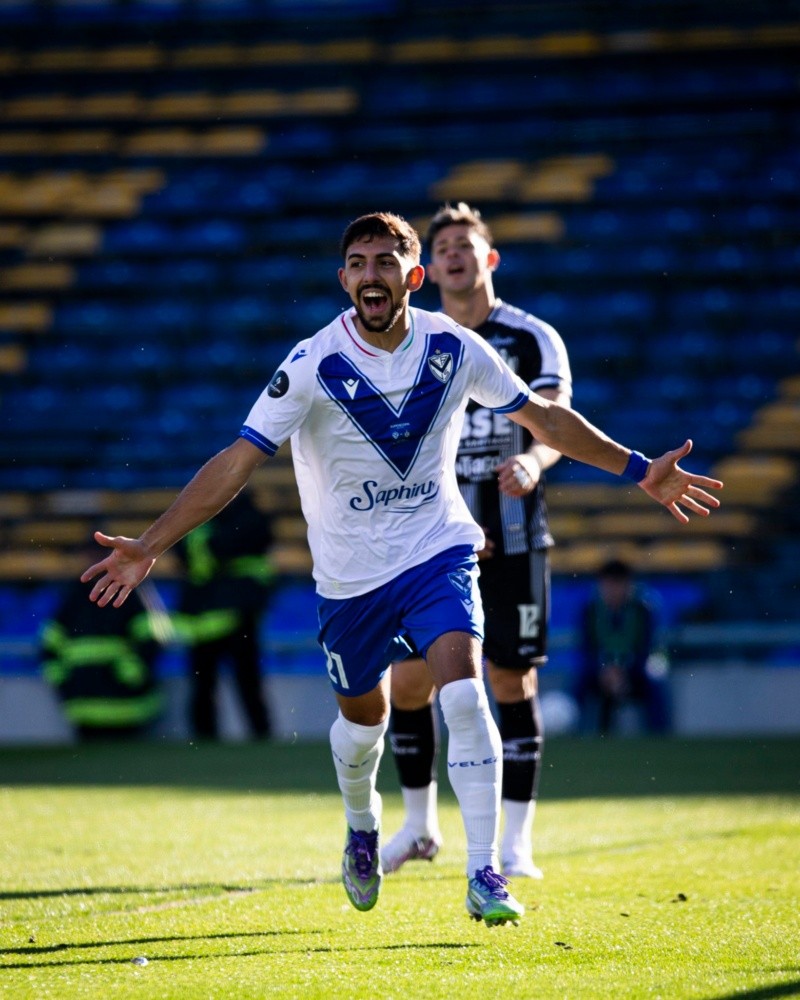 Vélez y Central Córdoba se disputaron la Supercopa Argentina en el Gigante de Arroyito Vélez y Central Córdoba se disputaron la Supercopa Argentina en el Gigante de Arroyito