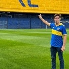 El regalo especial que recibió Colapinto con la firma de un ídolo de Boca