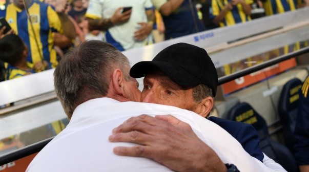 El gesto de Holan con Russo tras el empate entre Rosario Central y Boca