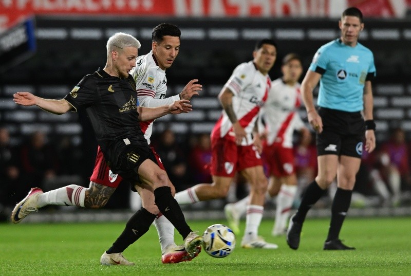 Con un hombre menos, River venció a Estudiantes y es puntero de su zona