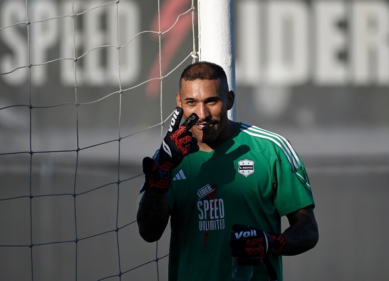 El DT de Riestra, tajante sobre Nacho Arce