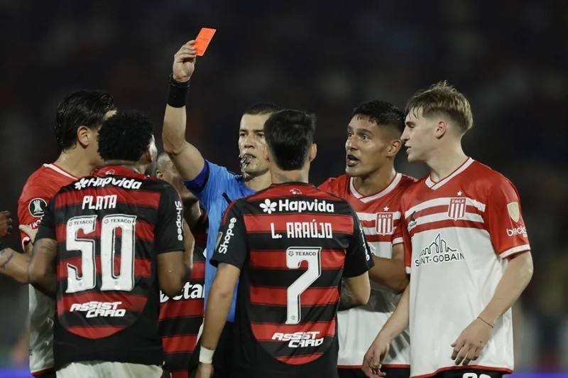  Flamengo confirmó que Conmebol anuló la expulsión a Gonzalo Plata vs Estudiantes