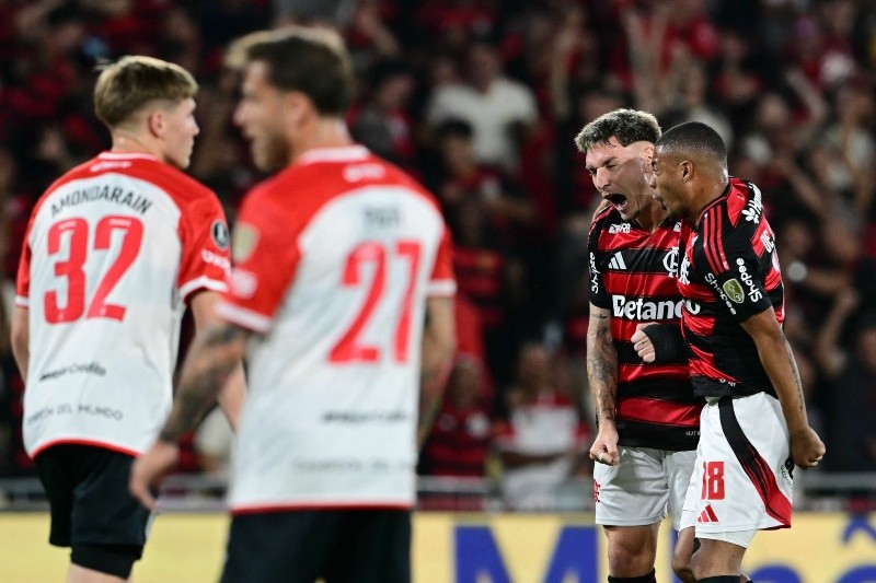 Estudiantes reaccionó sobre el final ante Flamengo y llega con vida a la revancha 