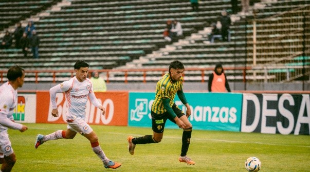 Con un polémico gol, Argentinos ganó en su visita a Aldosivi y se prendió en los Playoffs
