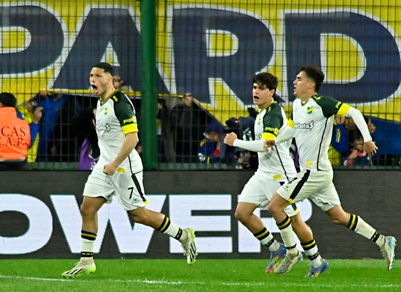  En un partido polémico, Boca tropezó ante Defensa y Justicia en Varela