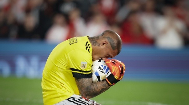 El gesto de Nacho Arce con los hinchas de River en pleno Monumental
