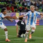 Futbol, Argentina vs Australia.
Mundial sub 20, Chile 2025.
El  jugador de  Argentina, Ian Subiabre, celebra con sus companeros despues de convertir un gol durante un partido del grupo D del mundial sub 20 realizado en el estadio Elias Figueroa de Valparaiso, Chile.
01/10/2025
Sebastian Cisternas/Photosport
Football, Argentina vs Australia.
U-20 World Cup Championship.
Argentina’s player, Ian Subiabre, celebrates with teammates after scoring during a Group D match of the U-20 World Cup at the Elias Figueroa stadium in Valparaiso, Chile.
01/10/2025
Sebastian Cisternas/Photosport