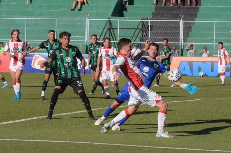 Pasó de todo menos goles en San Juan entre San Martín e Instituto 