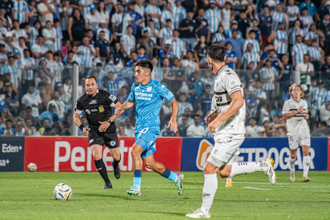 Con una ráfaga de goles, Atlético Tucumán se hizo fuerte en casa ante Platense