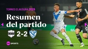 En un final caliente, Vélez rescató un empate ante Deportivo Rivadavia para seguir como escolta en la Zona B.