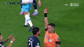 Por doble amarilla, Carrillo se fue expulsado en Independiente Rivadavia y dejó a la Lepra mendocina con 10 sobre el final vs. Racing.