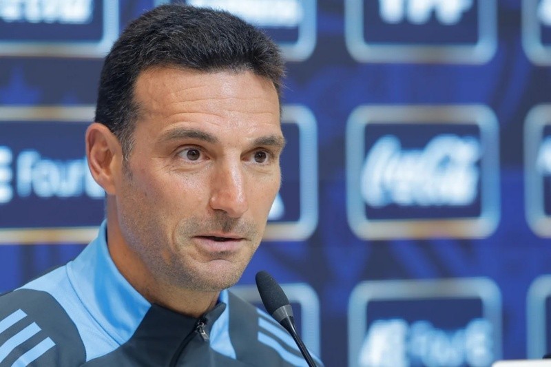 Scaloni se plantó con Cholo Simeone por el presente de Julián Álvarez Scaloni se plantó con Cholo Simeone por el presente de Julián Álvarez