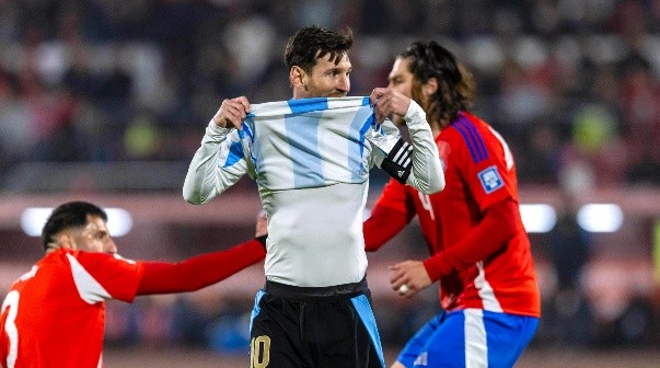 Futbol, Chile vs Argentina.
Eliminatorias al mundial de la Fifa 2026.
El jugador de la seleccion argentina Lionel Messi, es fotografiado durante un partido clasificatorio al mundial de 2026 contra Chile disputado en el estadio Nacional de Santiago, Chile.
05/06/2025
Cristian Soto/Photosport
Football, Chile vs Argentina.
2026 FIfa World Cup qualifiers.
Argentina’s player Lionel Messi, is pictured during a 2026 Fifa World Cup qualifier match against Chile at the National stadium in Santiago, Chile.
05/06/2025
Cristian Soto/Photosport