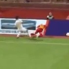 Tragedia en China: un jugador sufrió una fractura cervical tras chocar con un cartel