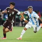 Futbol, Mexico vs Argentina.
Mundial sub 20, Chile 2025.
El jugador de Mexico Elias Montiel es fotografiado durante un partido de cuartos de final del mundial sub 20 contra Argentina disputado en el estadio Nacional de Santiago, Chile.
11/10/2025
Jonnathan Oyarzun/Photosport
Football, Mexico vs Argentina.
U-20 World Cup Championship.
Mexico’s player Elias Montiel is pictured during a quarterfinal match of the U-20 World Cup against Argentina at the Nacional stadium in Santiago, Chile.
11/10/2025
Jonnathan Oyarzun/Photosport