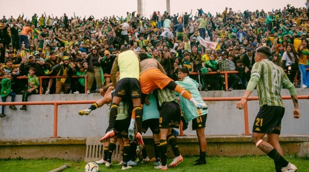 Aldosivi dio el golpe, le ganó 2-0 a Huracán como local y sueña con la permanencia