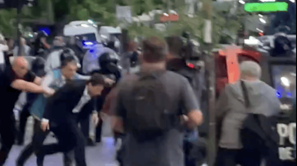 Moretti reapareció en San Lorenzo y tuvo que irse escoltado por la Policía