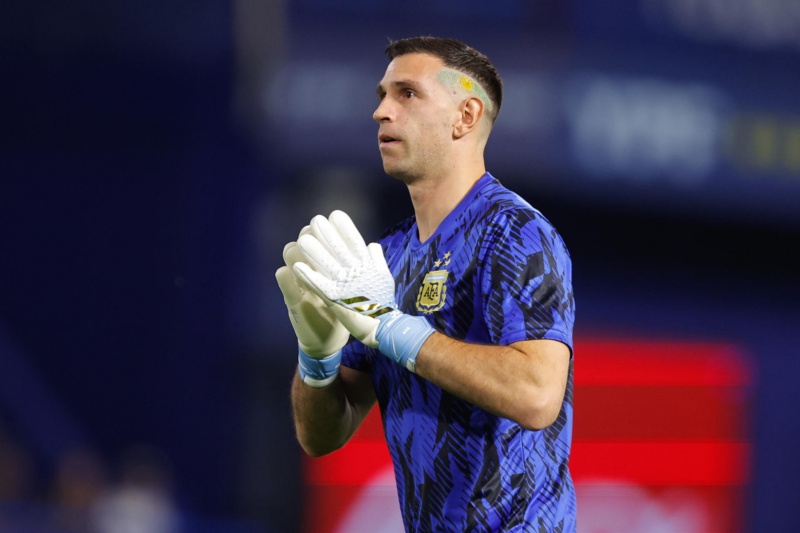 Los equipos que quieren a Dibu Martínez si se va de Aston Villa&nbsp;