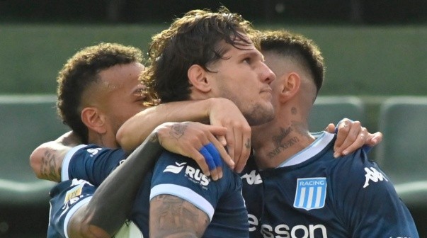 Racing dio el golpe como visitante ante Banfield y se ilusiona con los Playoffs