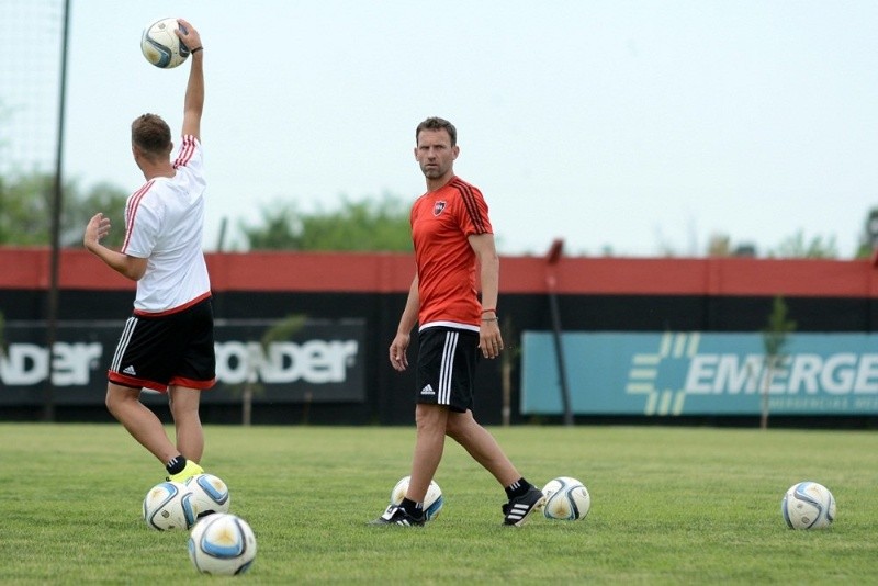 Lucas Bernardi reemplazará a Cristian Fabbiani en la dirección técnica de Newell's 