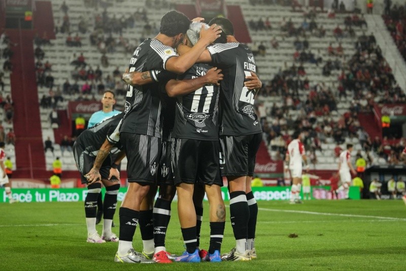 Central Córdoba trepó a la cima de la Zona A, y Huracán se fue silvadísimo del Ducó 