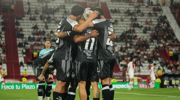 Central Córdoba trepó a la cima de la Zona A, y Huracán se fue silvadísimo del Ducó