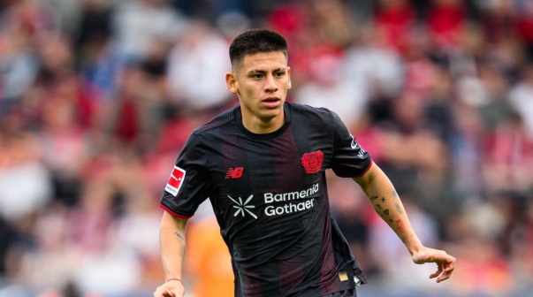 Mientras se define su futuro, la tajante decisión del Bayer Leverkusen con Echeverri